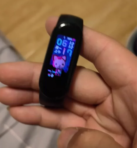 小米手环5nfc屏幕有划痕功能完好， 配件...