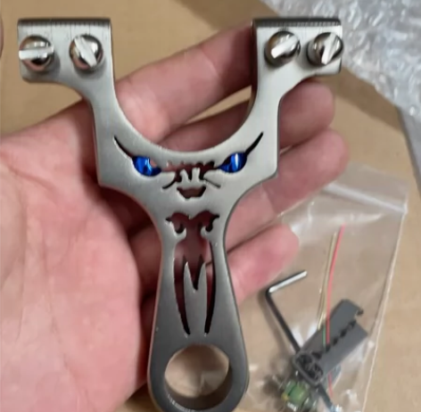 全新，怪兽弹弓，整体不锈钢材质，裸弓，送瞄...