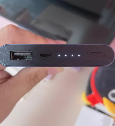 小米10000毫安充电宝。95新。买回来准...