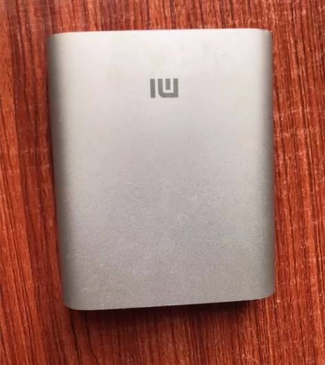 原装小米10400充电宝，几乎全新，没用几...