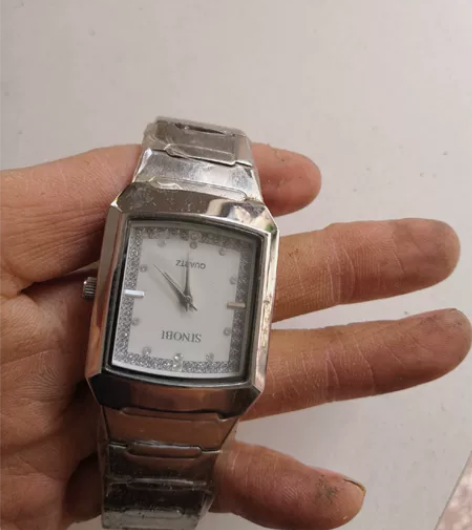 新款时尚石英表，手镯手表，实体店没开了，留...