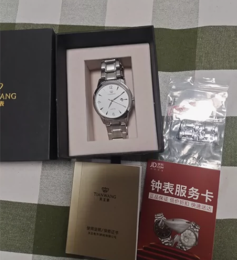 全新的表砍一半价格都没人要吗 朋友去年送的...