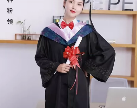 出一套粉领学士服 感兴趣的话点“我想要”和...