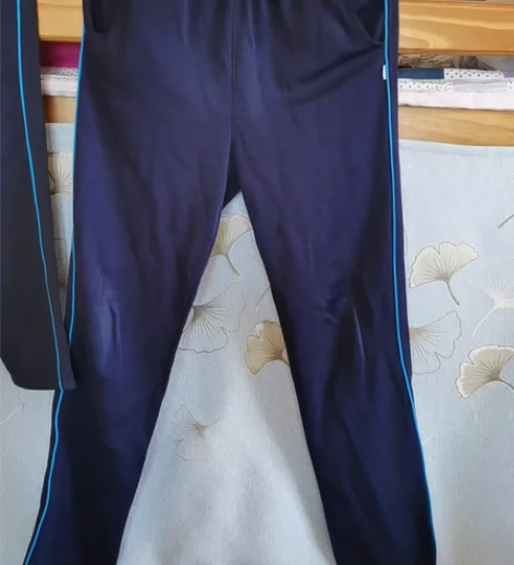 青岛一中的校服裤子，160码，孩子入学后在...