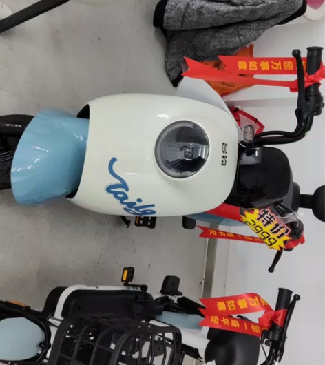 台铃电动车，全新，想要的私聊我，这个价钱是...