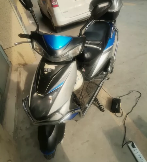 朋友的台铃品牌电动车3年了，保养的好，自己...