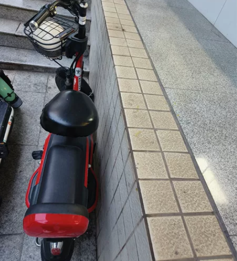 充满电大概续航30公里，自用，外观还挺新的...