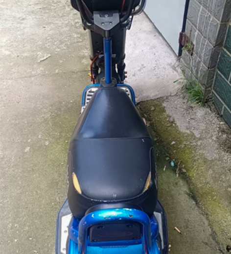 出售一辆战神电动车60V的（带电池和充电器...