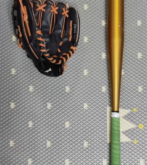 更新～棒子卖掉了，手套30出 去年淘宝买的...