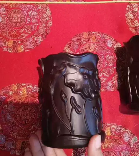 黑檀雕刻笔筒（荷花） 闲置5个笔筒。 黑檀...