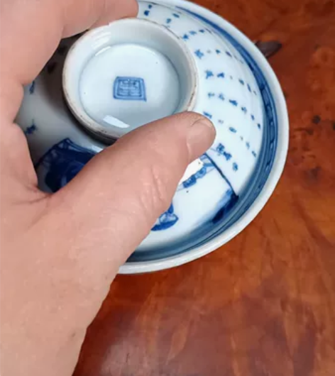 明治赤壁赋青花盖碗，口径10.6厘米，升值...