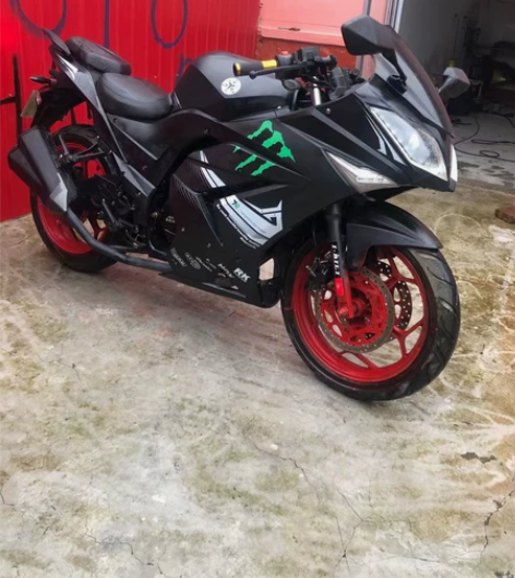 小忍者摩托车地平线跑车，公路赛仿跑街跑，声...