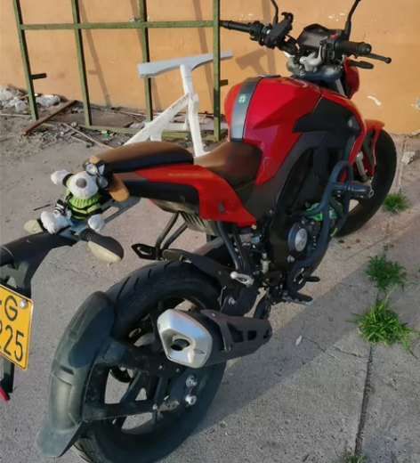 贝纳利小迅龙150s 国四标准  一万多点...