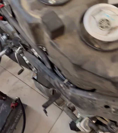 飞鹰250拆车配件 节气门 发动机 前后轮...