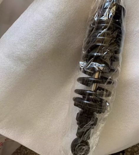 全新避震下面固定孔有划痕可以换新的可以换叉...