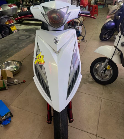 白色战速 99新！高配前后碟 72v 新电...