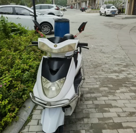 宗申125摩托17年的，手续齐全必须过户1...