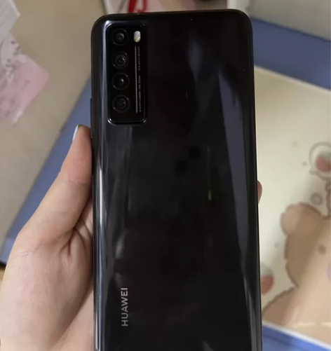 ?出一台华为nova7?128 后壳轻微划...