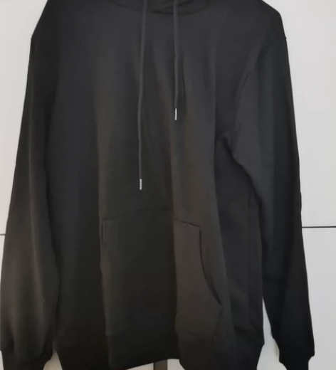 全新，纯黑色连帽卫衣，2xl 感兴趣的话点...