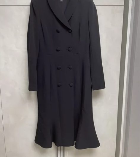 全新包臀鱼尾式西装裙 朋友送的穿不下便宜卖...