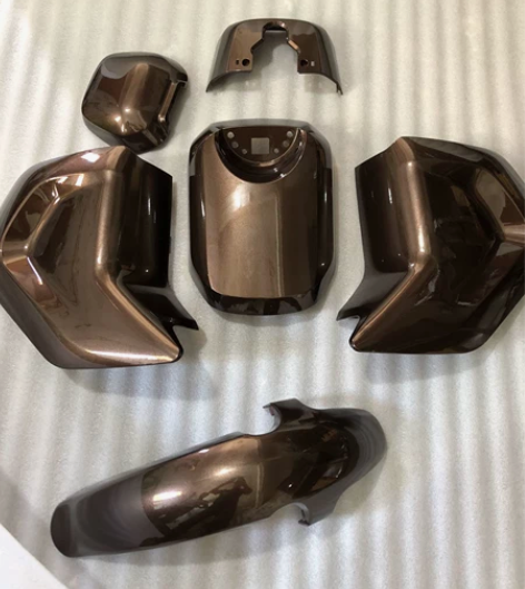 宝马同款 U+B小牛车壳 咖啡色，色泽光亮...