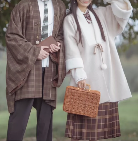 远山乔恰同学少年明制汉服冬袄合领半袖加绒披...