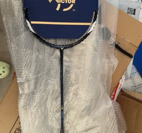 胜利羽毛球拍亮剑12se 55周年版本 到...