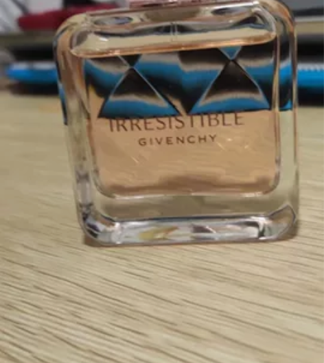 纪梵希倾城之恋玫瑰雪松香水，用过几次，80...