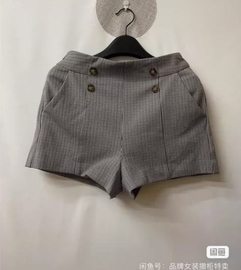 拉夏贝尔正品女装：155/64A，腰围68...