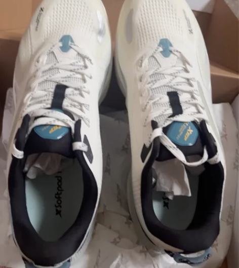 闲置全新没有穿过,特步 感兴趣的话点“我想...