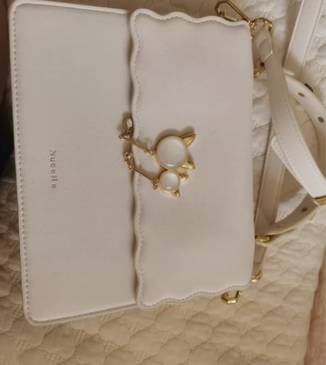 纽芝兰白色包包，家长买的不是自己喜欢的款式...