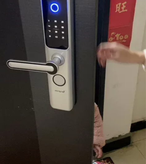 智能指纹密码锁 ！ 感兴趣的话点“我想要”...