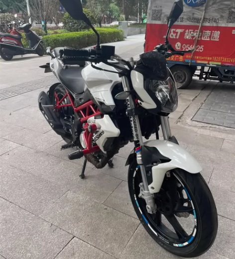 19年自用一手贝纳利红宝龙，全车非常滴精品...