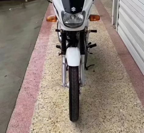 二手摩托车到货精品，铃木钻豹王，整车非常完...