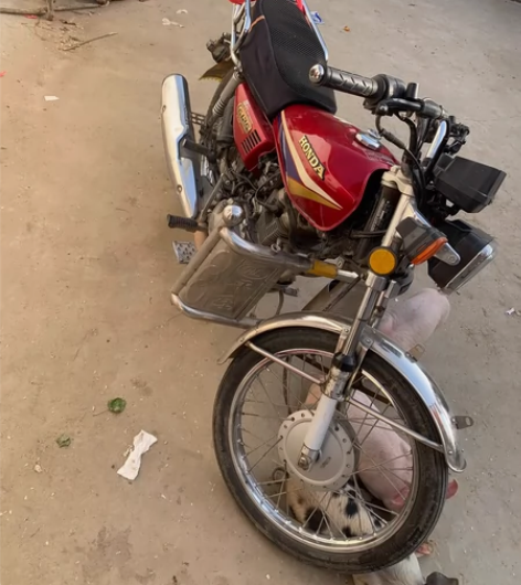 五羊本田国三CG125-10有链瓦没装，侧...