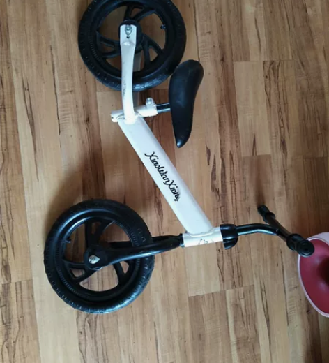 儿童平衡车20，儿童凤凰牌三轮车30，有瑕...