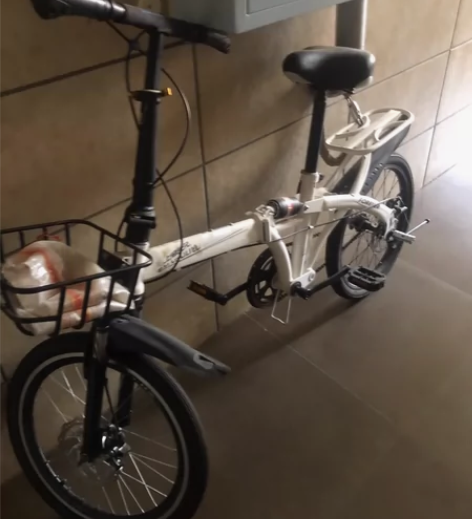 上海永久白色自行车，九成新，折叠款，闲置转...