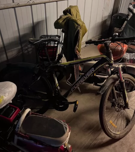 闲置的自行车 不怎么骑了 很新 基本上没怎...