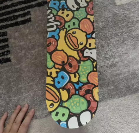 小黄鸭滑板，小孩子买了不会滑[破涕为笑]便...