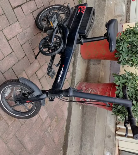 爱玛折叠电动车，美观，实用，时尚，家用汽车...