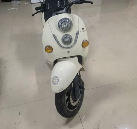 雅迪电动车，外观9成新，电瓶能60公里以上...