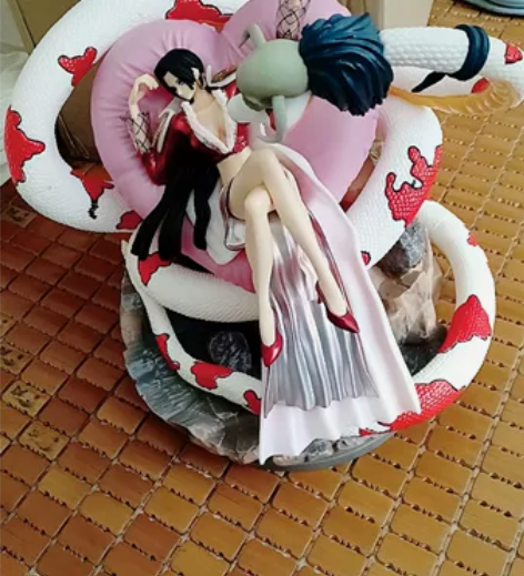 大蛇女帝手办 盒子均在 有意私 感兴趣的话...