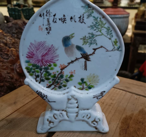 民国五彩桃形座屏，名家作品，画风老辣，精致...