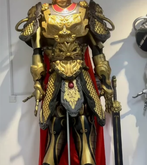 急 急转 自家买的一整套机甲服装，3米长的...