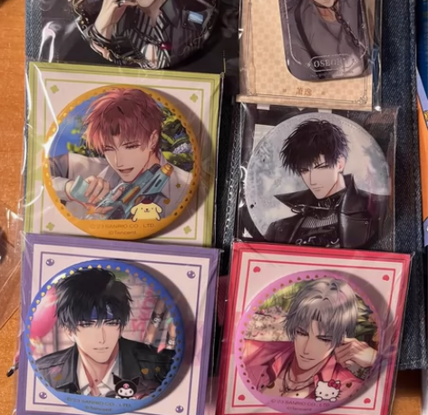 出光夜谷子 镭射 三丽鸥联名 还有西湖联名...