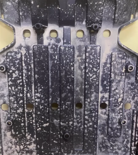 五菱缤果发动机下护板。新车刚落地，因换了个...