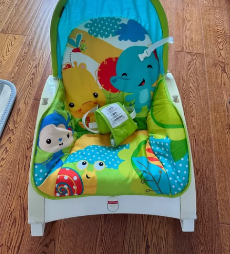 费雪摇椅，有轻微使用痕迹 感兴趣的话点“我...