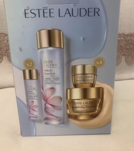 全新正品，雅诗兰黛樱花水200ml正装。丝...