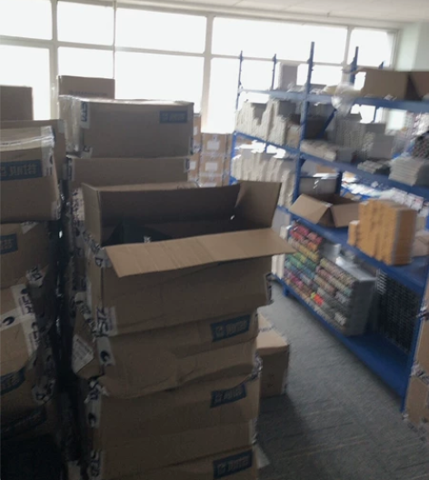 斯塔GM马克笔，应该是学生里面颜色最正的一...