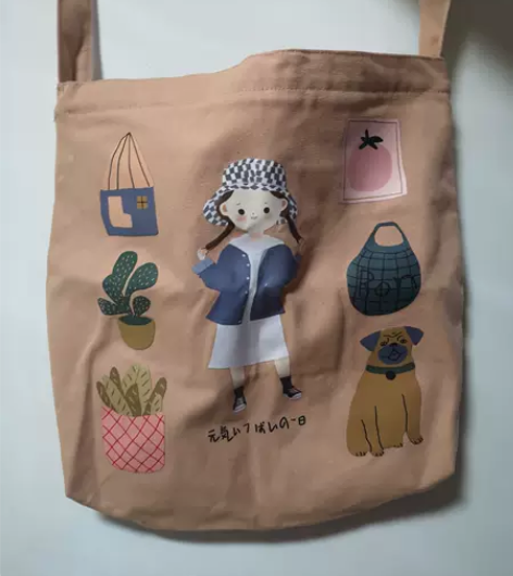 全新超级可爱插画风格斜挎包喔！颜色粉嫩嫩的...